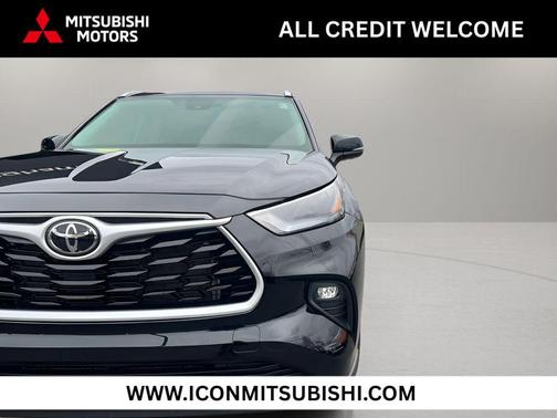 Midnight Black Metallic 2025 Toyota Highlander XLE