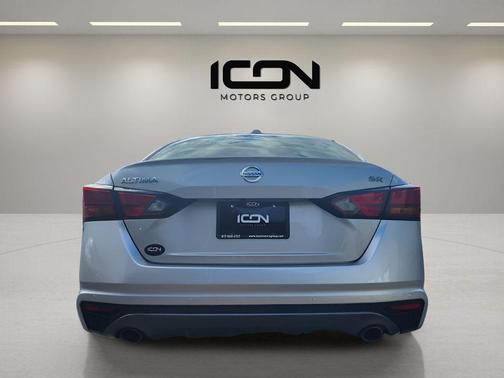 2021 Nissan Altima SR FWD