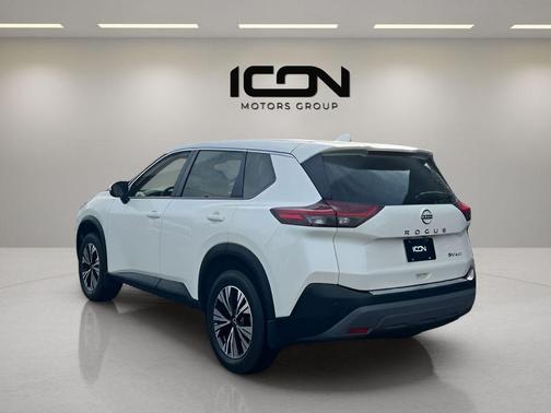 Pearl White Tricoat 2023 Nissan Rogue SV