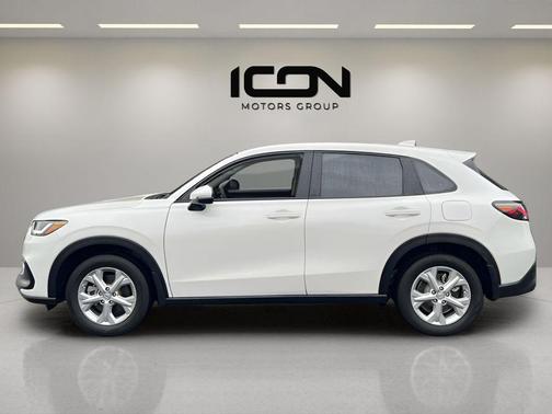 Platinum White Pearl 2025 Honda HR-V LX