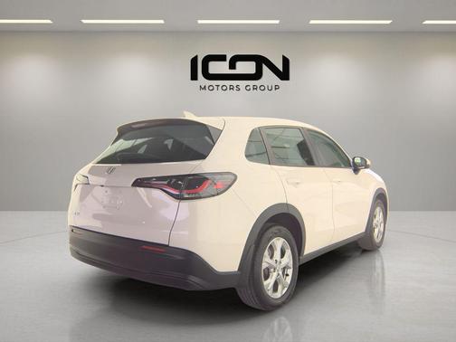 Platinum White Pearl 2025 Honda HR-V LX