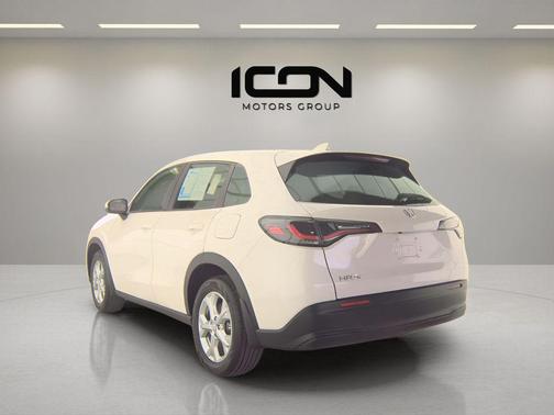 Platinum White Pearl 2025 Honda HR-V LX