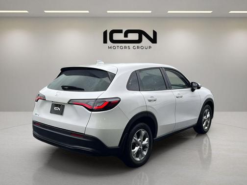 Platinum White Pearl 2025 Honda HR-V LX