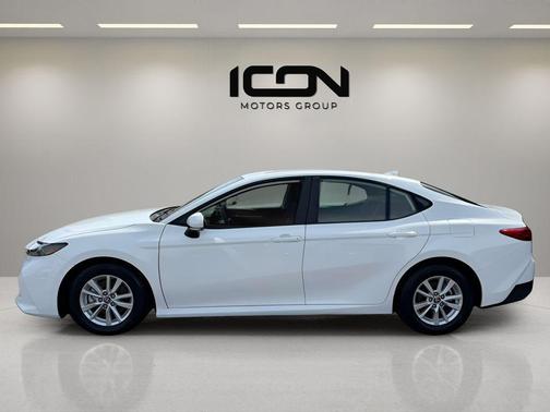 Ice Cap 2025 Toyota Camry LE