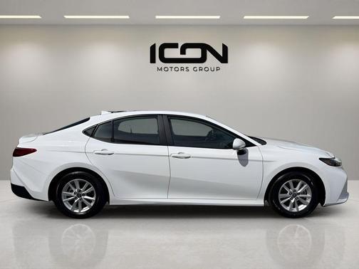 Ice Cap 2025 Toyota Camry LE
