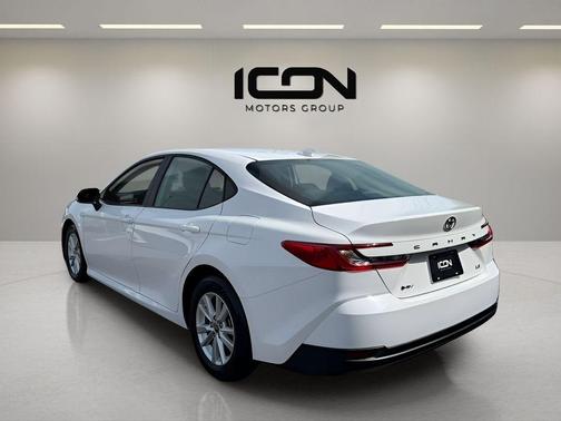 Ice Cap 2025 Toyota Camry LE