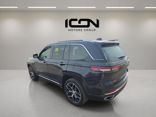 Diamond Black Crystal Pearlcoat 2023 Jeep Grand Cherokee Summit