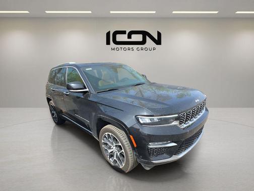 Diamond Black Crystal Pearlcoat 2023 Jeep Grand Cherokee Summit