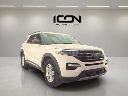 Star White Metallic Tri-Coat 2023 Ford Explorer XLT