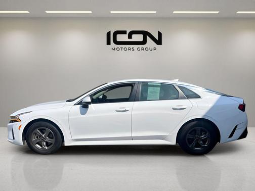 Glacial White Pearl 2023 Kia K5 LXS