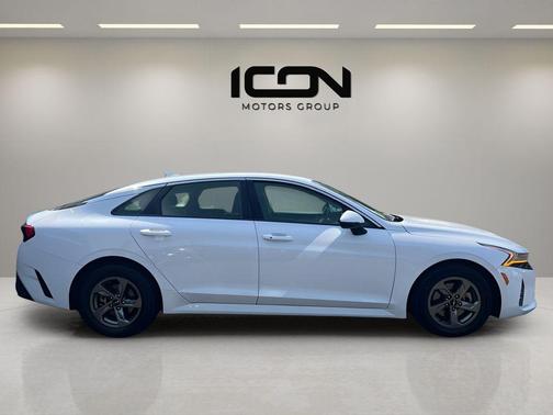 Glacial White Pearl 2023 Kia K5 LXS