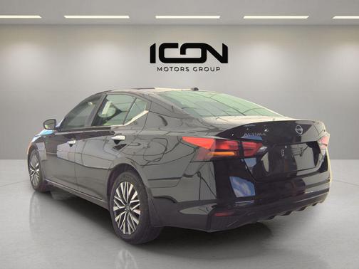 Super Black 2024 Nissan Altima 2.5 SV