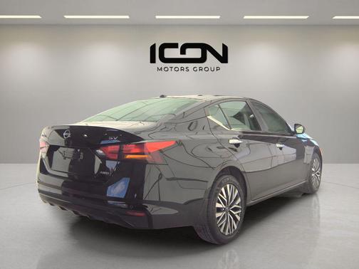 Super Black 2024 Nissan Altima 2.5 SV