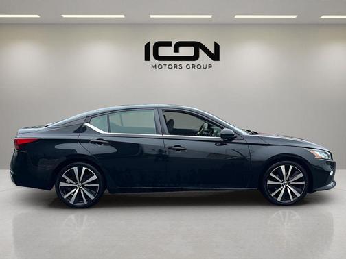 Super Black 2020 Nissan Altima SR FWD