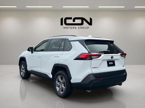 Ice Cap 2024 Toyota RAV4 Hybrid LE