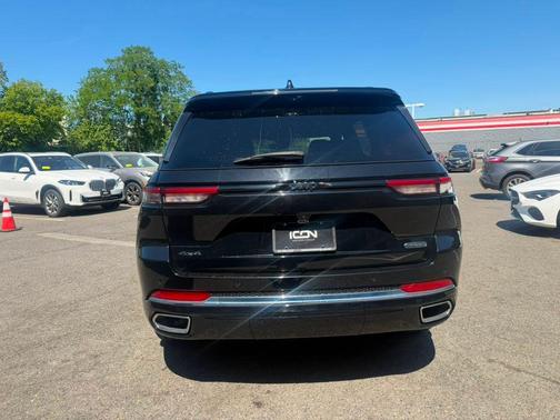Diamond Black Crystal Pearlcoat 2023 Jeep Grand Cherokee Overland
