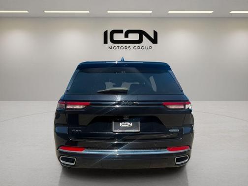Diamond Black Crystal Pearlcoat 2023 Jeep Grand Cherokee Overland
