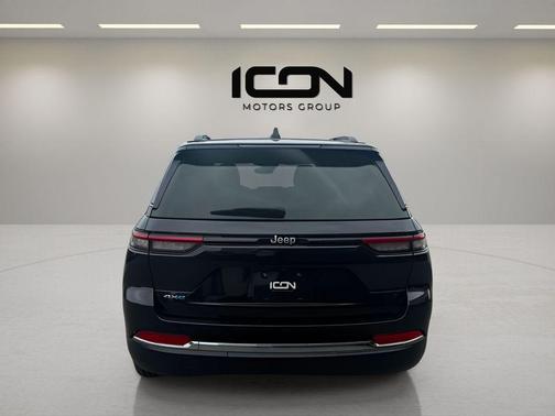 Diamond Black Crystal Pearlcoat 2024 Jeep Grand Cherokee 4xe Base