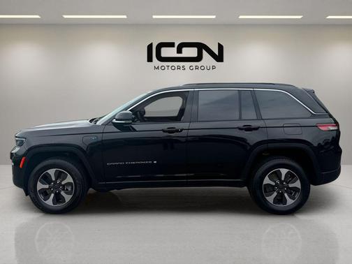 Diamond Black Crystal Pearlcoat 2024 Jeep Grand Cherokee 4xe Base