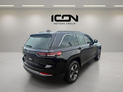 Diamond Black Crystal Pearlcoat 2024 Jeep Grand Cherokee 4xe Base