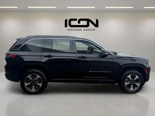 Diamond Black Crystal Pearlcoat 2024 Jeep Grand Cherokee 4xe Base