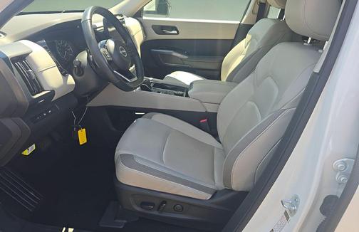 Pearl White Tricoat 2024 Nissan Pathfinder SL 4WD