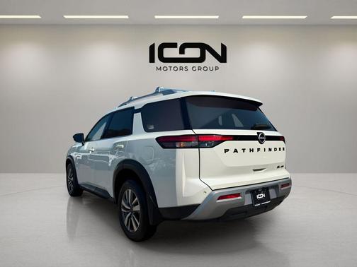 Pearl White Tricoat 2024 Nissan Pathfinder SL 4WD