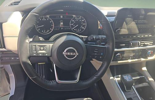 Pearl White Tricoat 2024 Nissan Pathfinder SL 4WD
