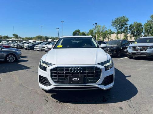 Glacier White Metallic 2023 Audi Q8 55 Premium Plus