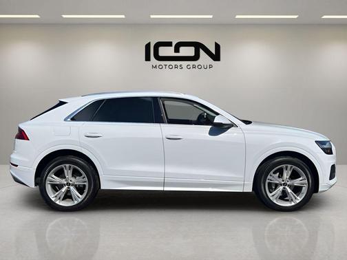 Glacier White Metallic 2023 Audi Q8 55 Premium Plus