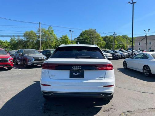 Glacier White Metallic 2023 Audi Q8 55 Premium Plus