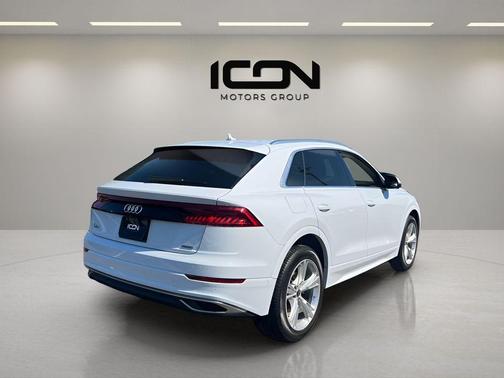 Glacier White Metallic 2023 Audi Q8 55 Premium Plus