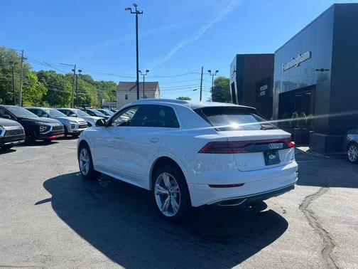 Glacier White Metallic 2023 Audi Q8 55 Premium Plus