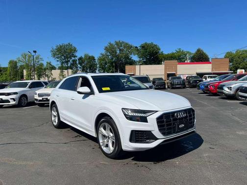 Glacier White Metallic 2023 Audi Q8 55 Premium Plus