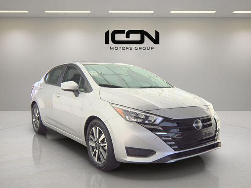 Brilliant Silver Metallic 2025 Nissan Versa 1.6 SV