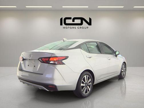 Brilliant Silver Metallic 2025 Nissan Versa 1.6 SV