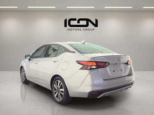 Brilliant Silver Metallic 2025 Nissan Versa 1.6 SV