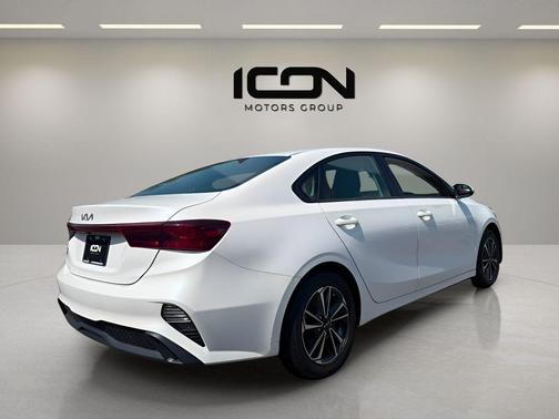 Snow White Pearl 2024 Kia Forte LXS