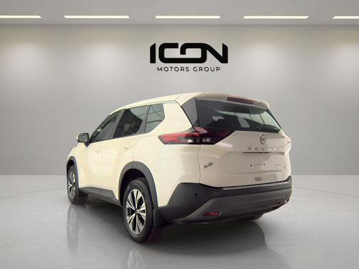 Pearl White Tricoat 2023 Nissan Rogue SV