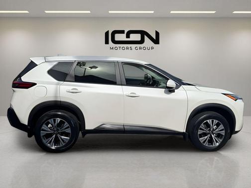 Pearl White Tricoat 2023 Nissan Rogue SV