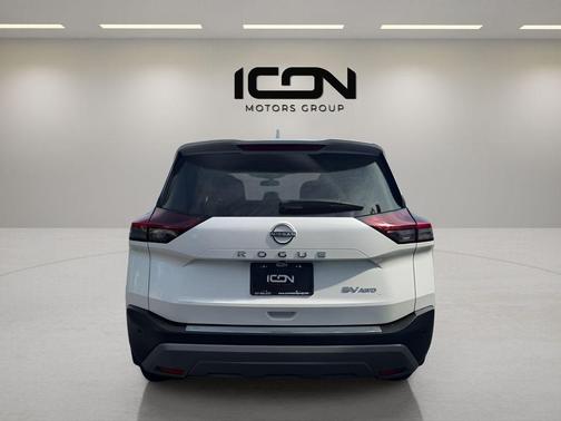 Pearl White Tricoat 2023 Nissan Rogue SV