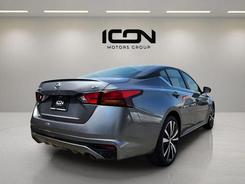 2021 Nissan Altima SR FWD