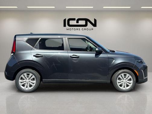 Gravity Gray 2023 Kia Soul LX