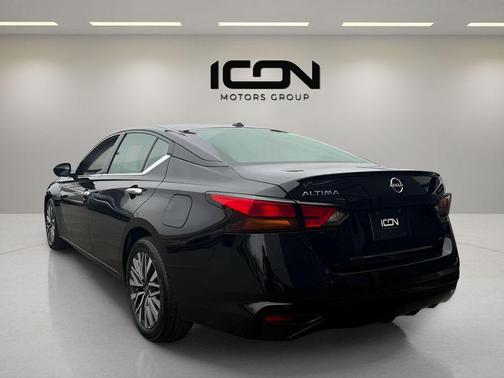 Super Black 2025 Nissan Altima 2.5 SV