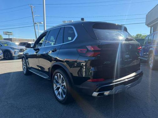 Black Sapphire Metallic 2026 BMW X5 xDrive40i