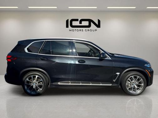 Black Sapphire Metallic 2026 BMW X5 xDrive40i