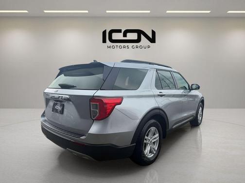 Iconic Silver Metallic 2024 Ford Explorer XLT