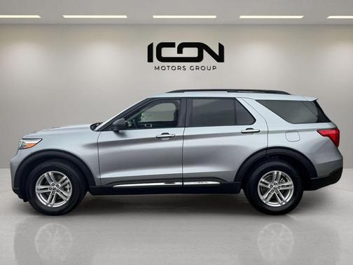 Iconic Silver Metallic 2024 Ford Explorer XLT