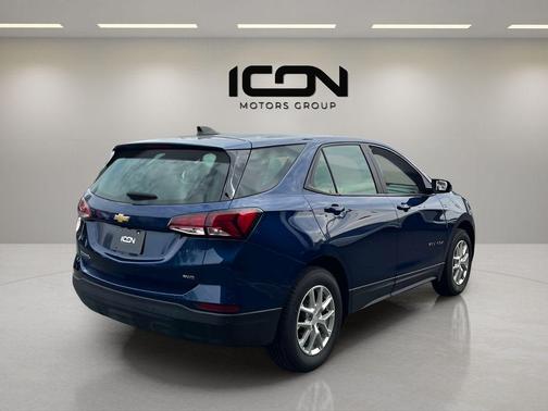 Blue Glow Metallic 2022 Chevrolet Equinox LS