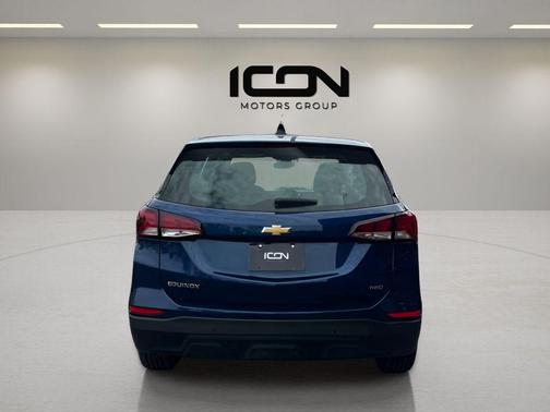 Blue Glow Metallic 2022 Chevrolet Equinox LS